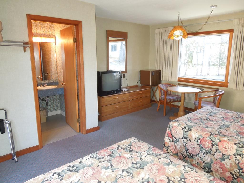 Town & Country Motor Inn Lake Placid Eksteriør billede
